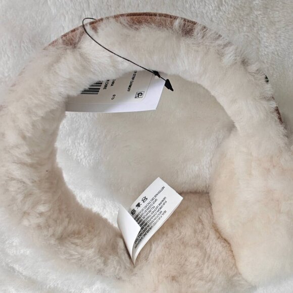 NWT UGG Classic Logo Genuine Dyed Shearling Earmuff - Picture 3 of 4